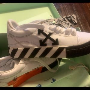 Off-White Low Vulcanized White Black size 8